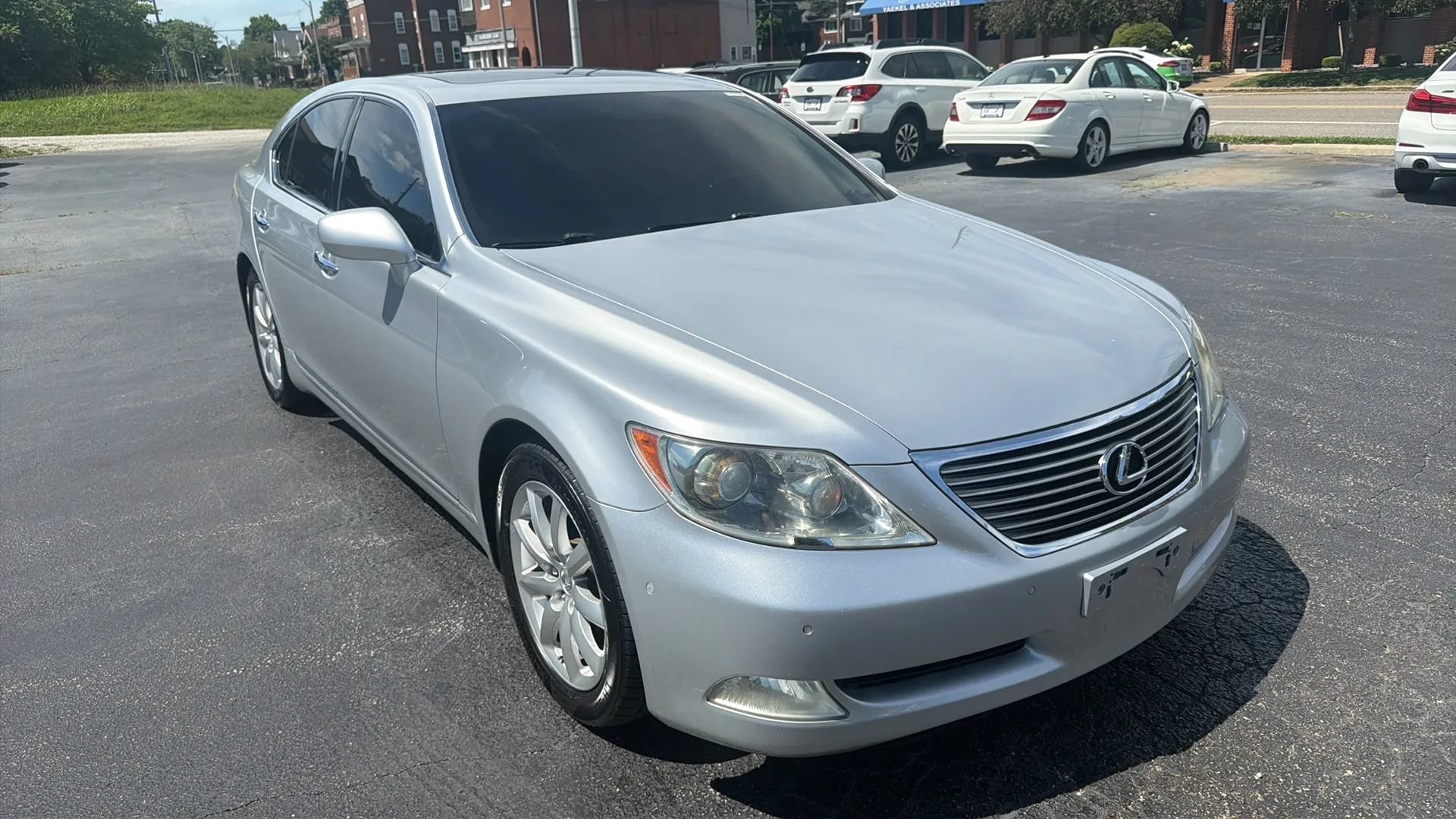 Used 2007 Lexus LS 460 w/ Comfort Pkg RWD image 3