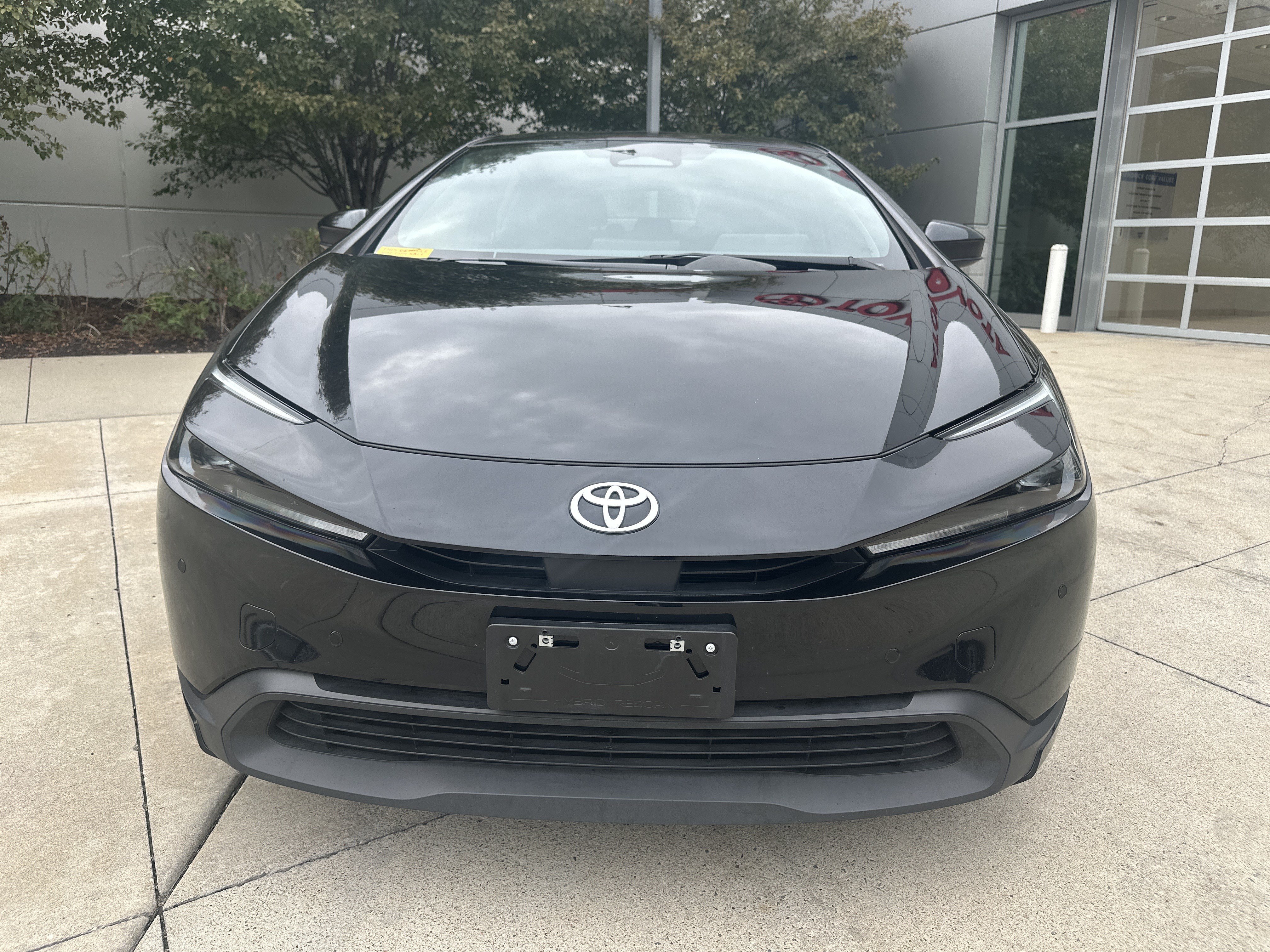 Used 2025 Toyota Prius LE FWD image 5