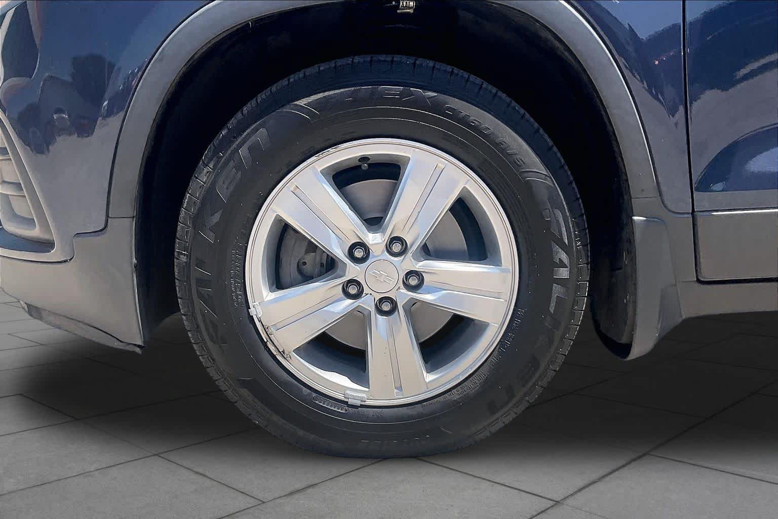 Used 2019 Chevrolet Trax LS w/ Tint and Cruise Package FWD image 11