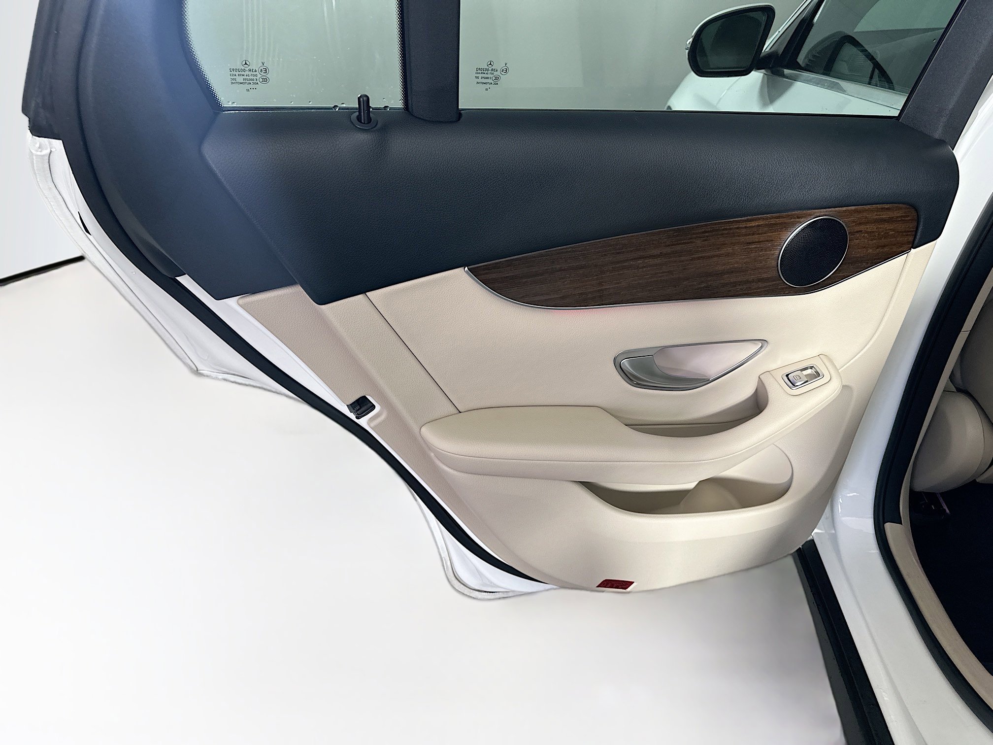 Used 2022 Mercedes-Benz GLC 300 4MATIC w/ Premium Package Lite image 26