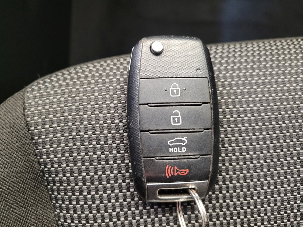 Used 2017 Kia Forte LX image 32