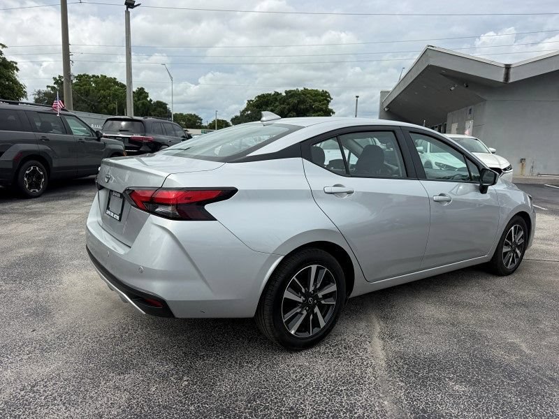 Used 2025 Nissan Versa SV FWD image 5