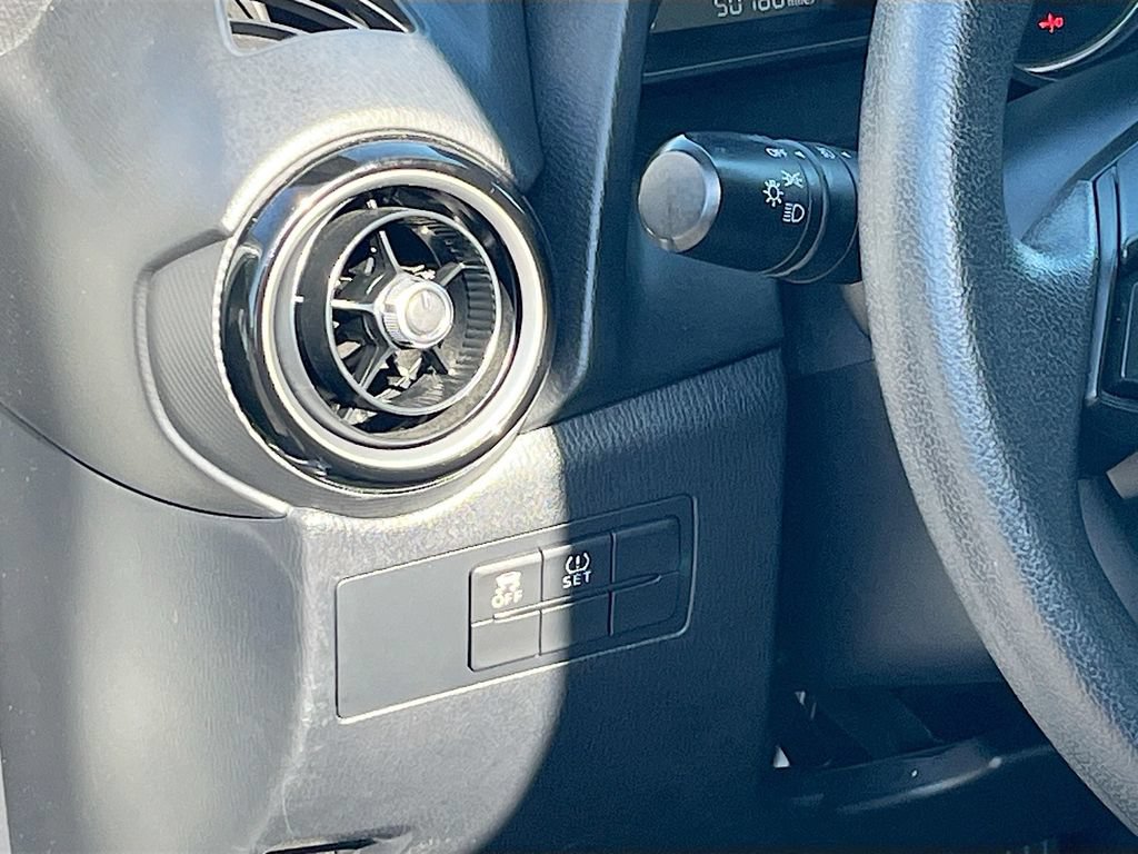 Used 2019 Toyota Yaris LE FWD image 10