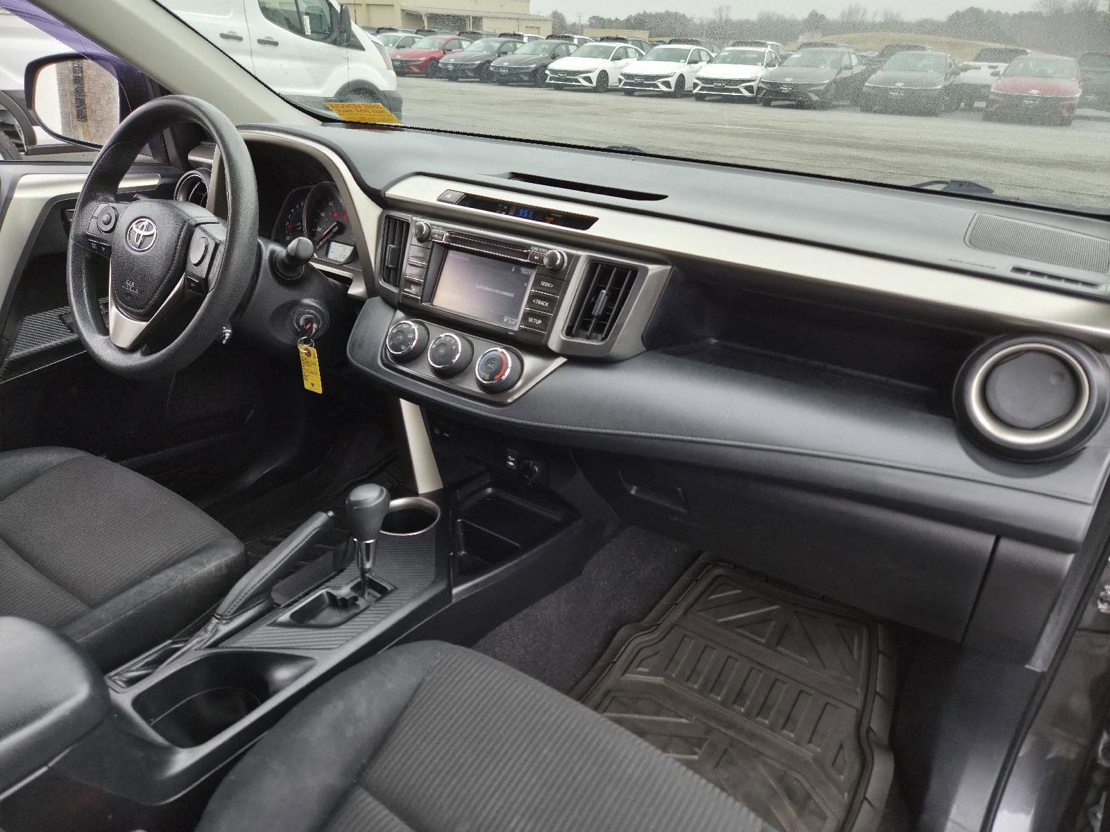 Used 2015 Toyota RAV4 LE image 14