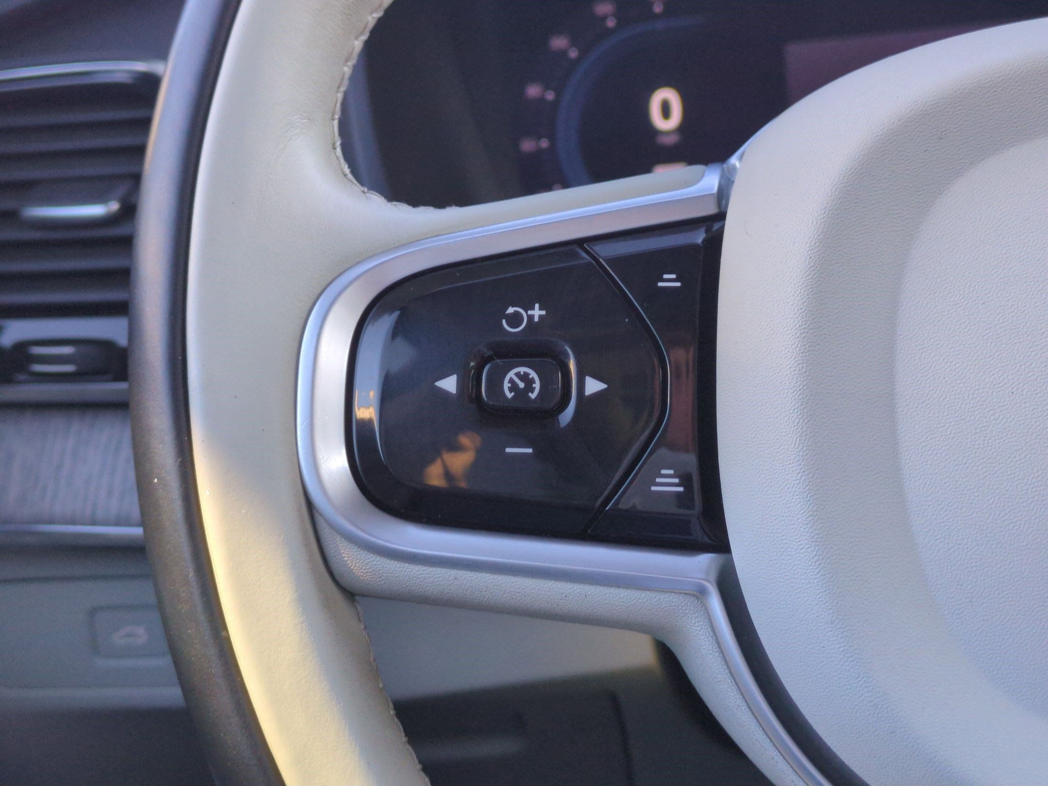 Used 2023 Volvo XC90 B5 Plus w/ Protection Package Premier image 18