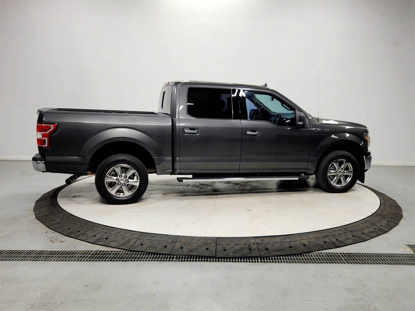 Used 2018 Ford F150 XLT w/ Equipment Group 302A Luxury image 8