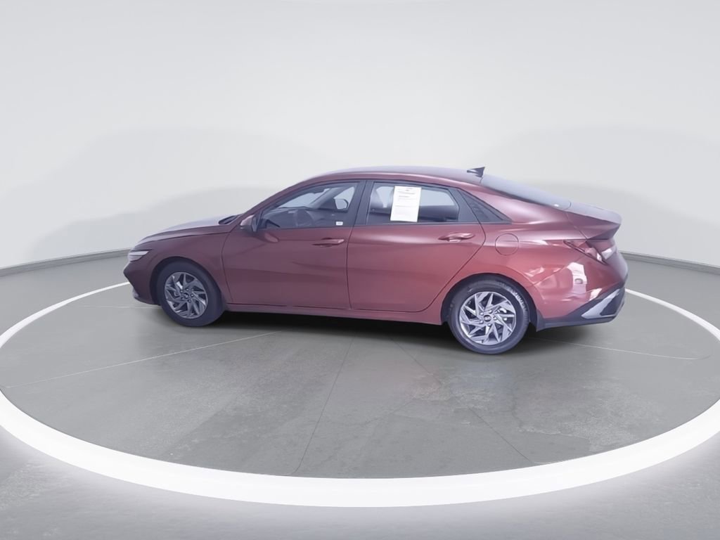 Used 2024 Hyundai Elantra SEL FWD image 7