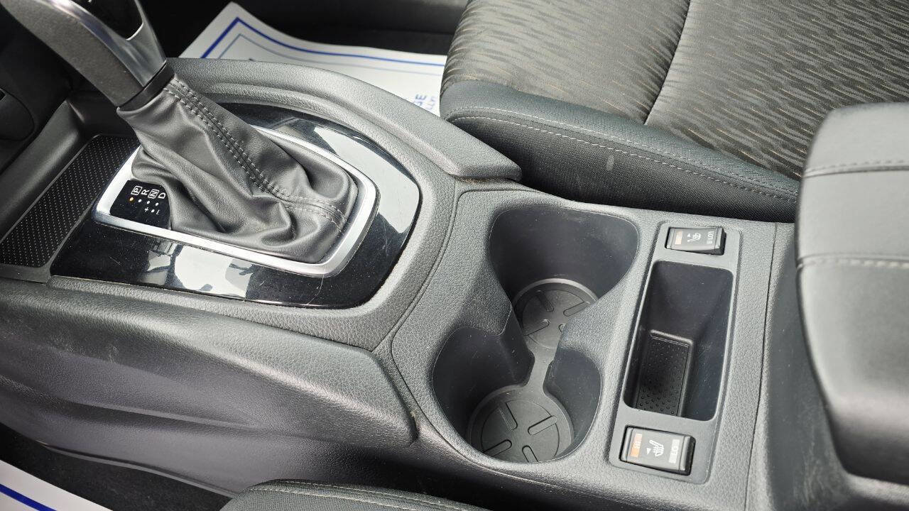 Used 2017 Nissan Rogue S image 18