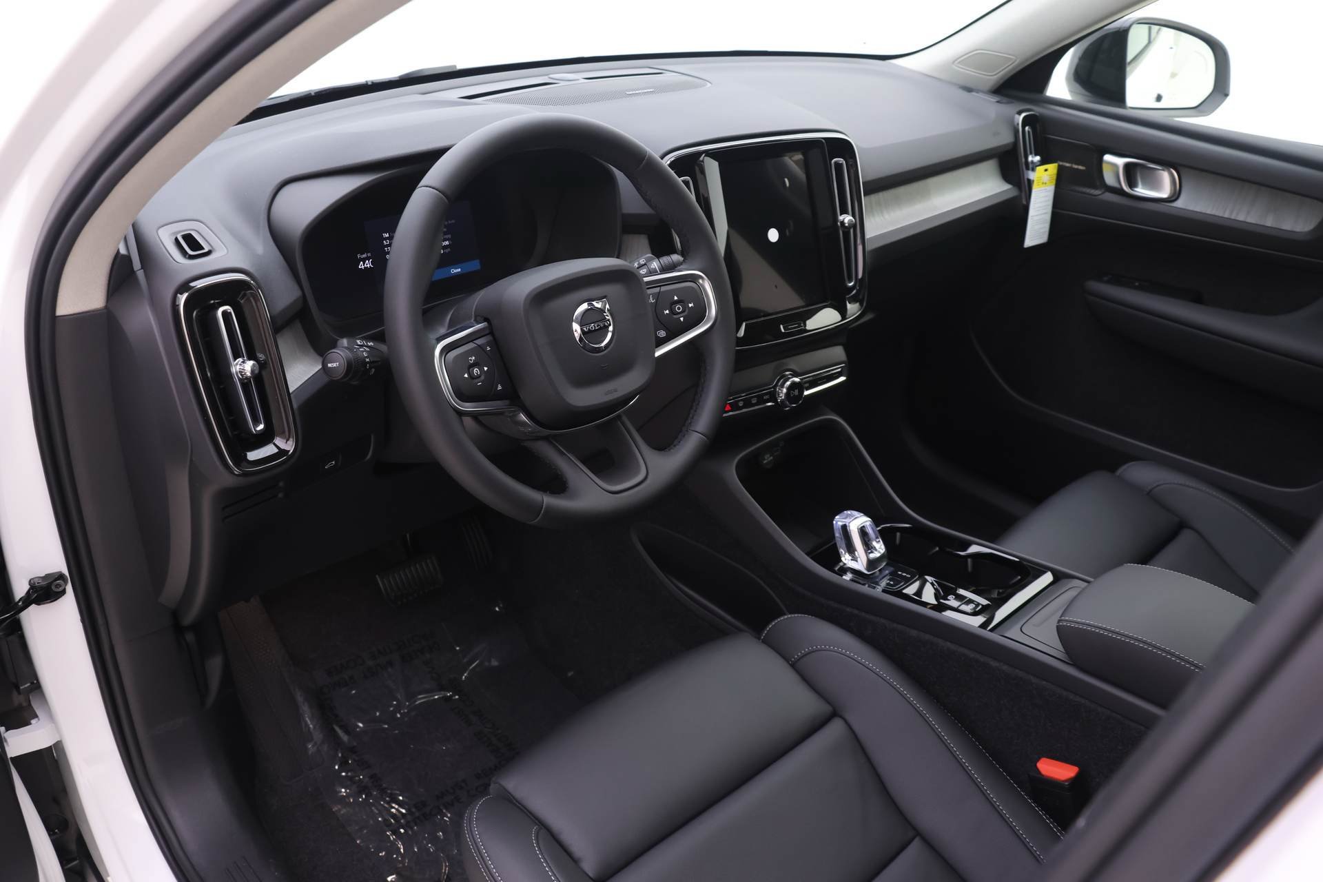 New 2025 Volvo XC40 B5 Ultra w/ Protection Package Premier AWD/4WD image 6