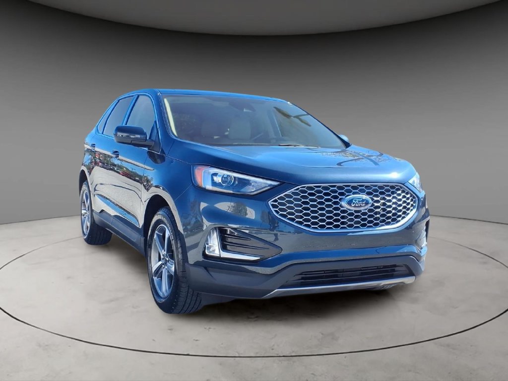 Used 2024 Ford Edge SEL w/ Convenience Package AWD/4WD image 4