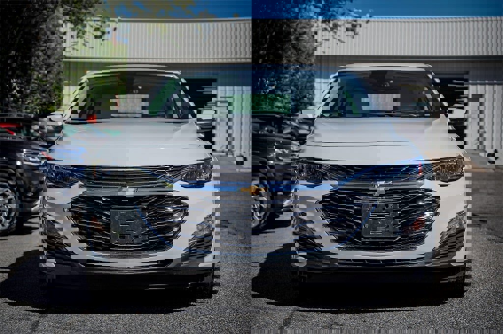 Used 2024 Chevrolet Malibu LT image 3