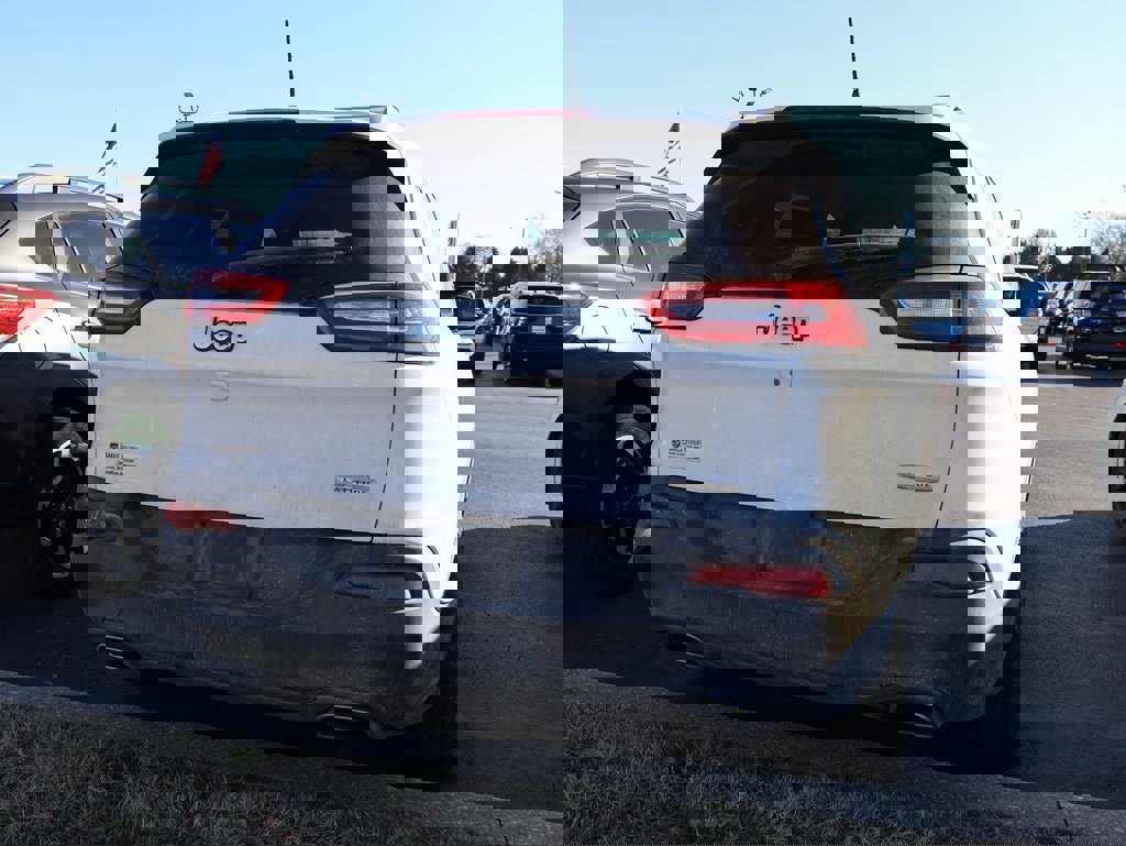 Used 2016 Jeep Cherokee Latitude w/ Comfort/Convenience Group image 10