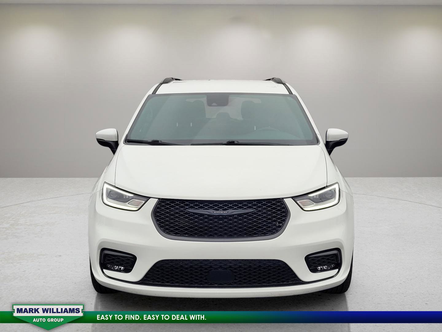 Used 2023 Chrysler Pacifica Touring-L w/ S Appearance Package image 2