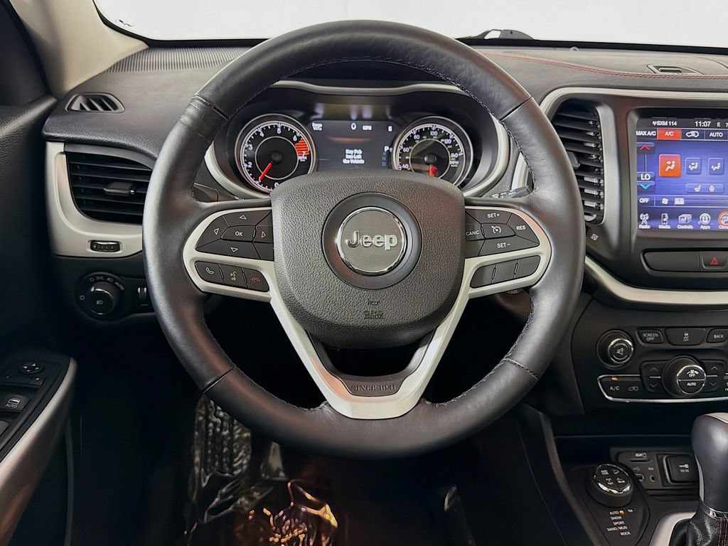 Used 2017 Jeep Cherokee Trailhawk AWD/4WD image 11