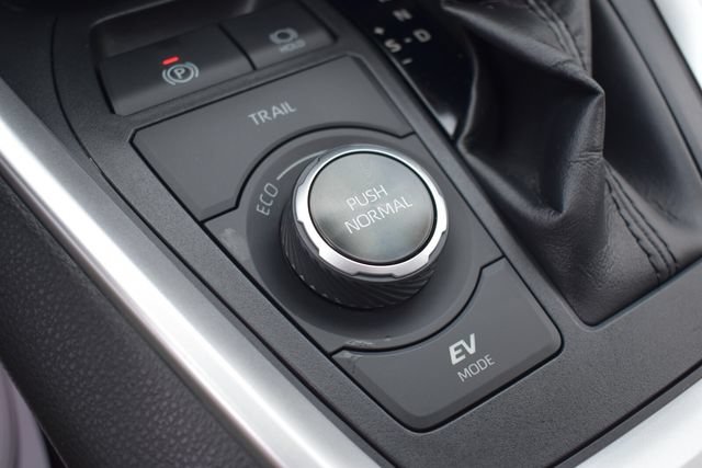 Used 2019 Toyota RAV4 XSE w/ XSE Weather Package AWD/4WD image 31