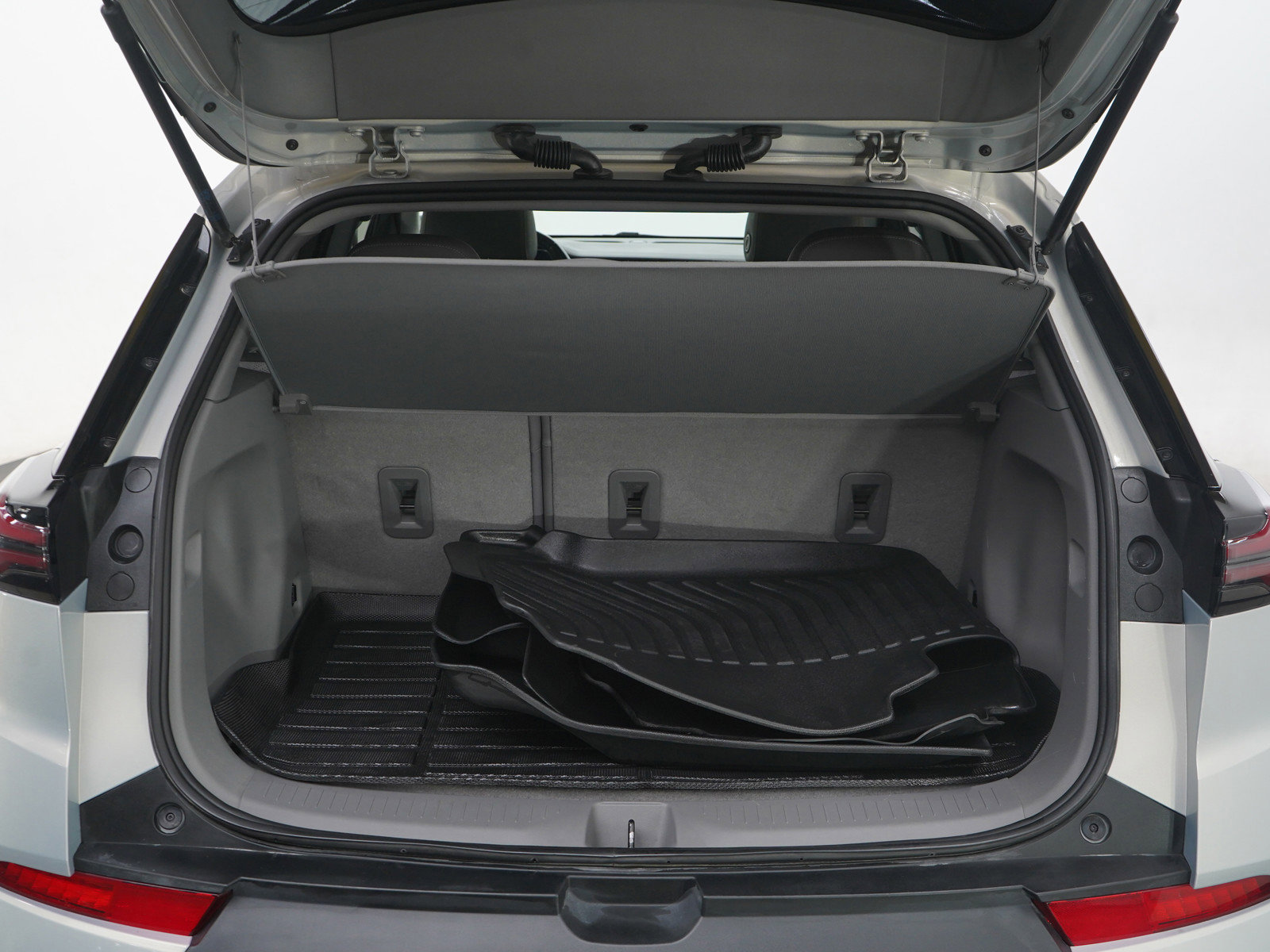 Used 2022 Chevrolet Bolt EUV Premier w/ Launch Edition image 9