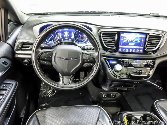 Used 2020 Chrysler Pacifica Limited w/ Advanced Safetytec Group image 2