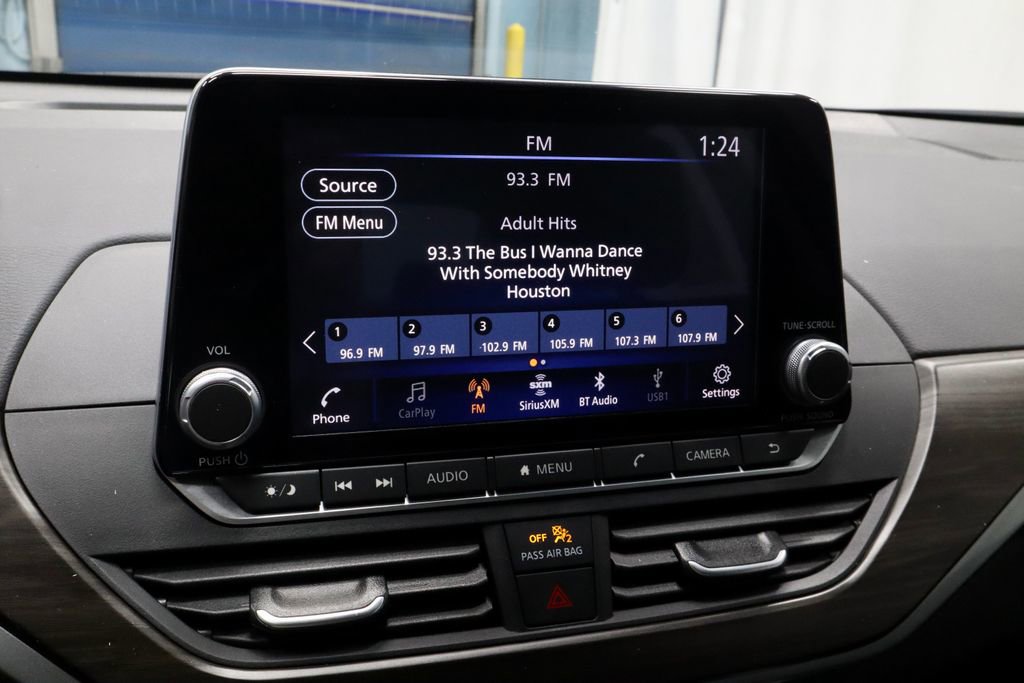 Used 2025 Nissan Altima 2.5 SV FWD image 3