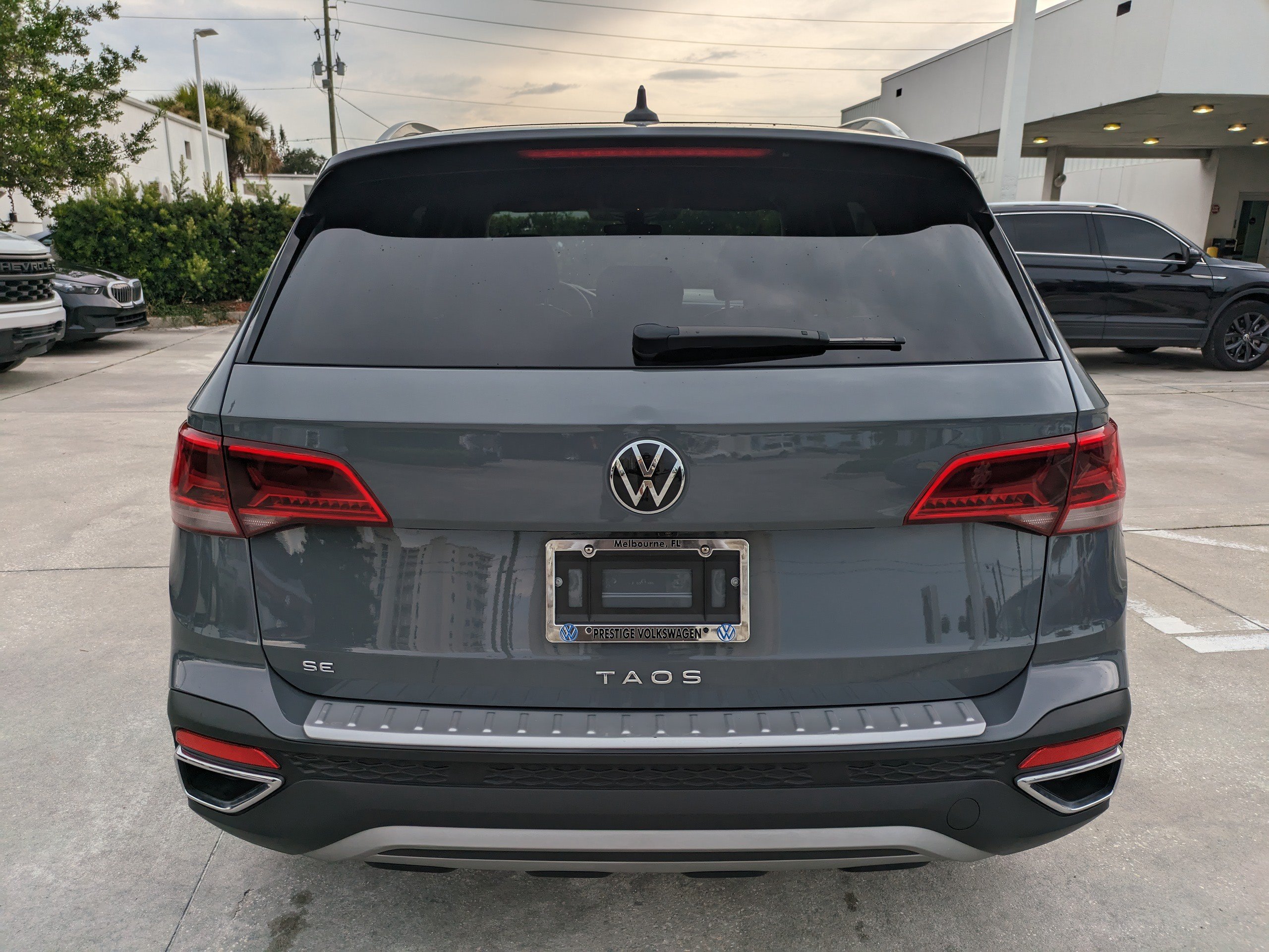 Certified 2024 Volkswagen Taos SE FWD image 5