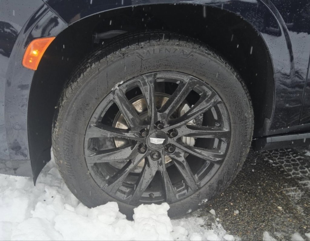 Used 2024 Cadillac Escalade ESV Sport Platinum w/ LPO, ONYX Package image 4