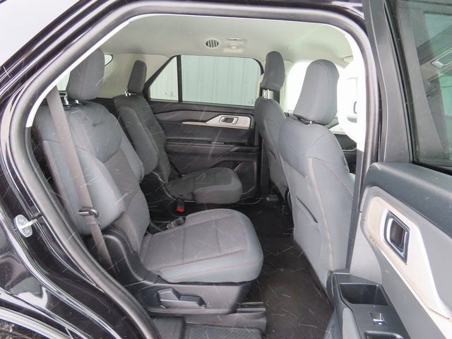 Used 2025 Ford Explorer Active image 30