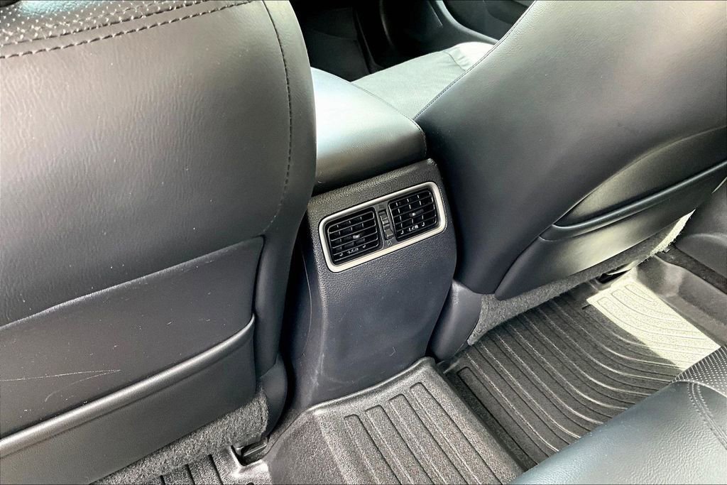 Used 2015 Nissan Altima 2.5 SL w/ Technology Package FWD image 9