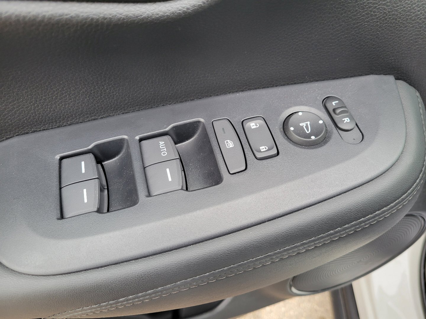 Certified 2025 Honda HR-V LX image 19