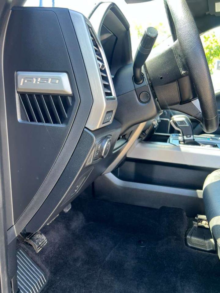 Used 2015 Ford F150 Platinum w/ Equipment Group 701A Luxury AWD/4WD image 35
