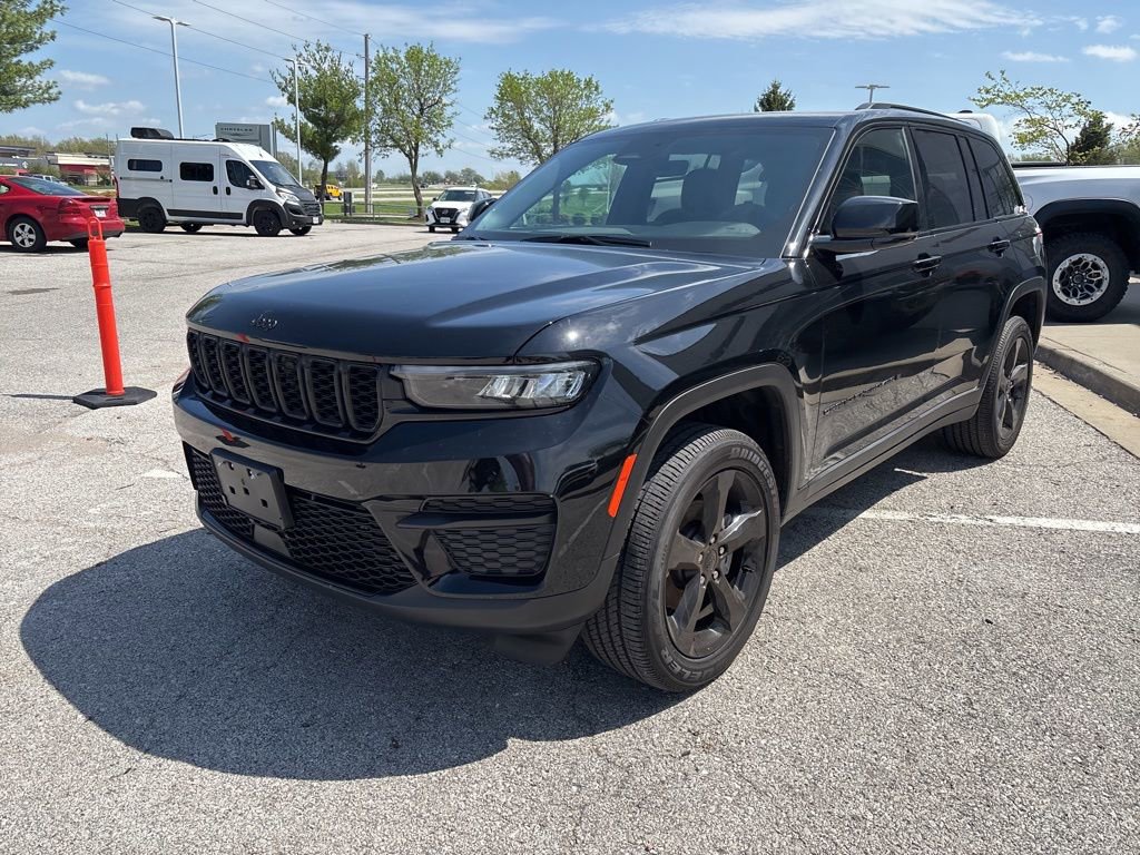 New 2025 Jeep Grand Cherokee Altitude AWD/4WD image 12