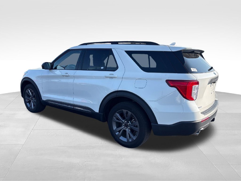 Used 2024 Ford Explorer XLT w/ Equipment Group 202A AWD/4WD image 3