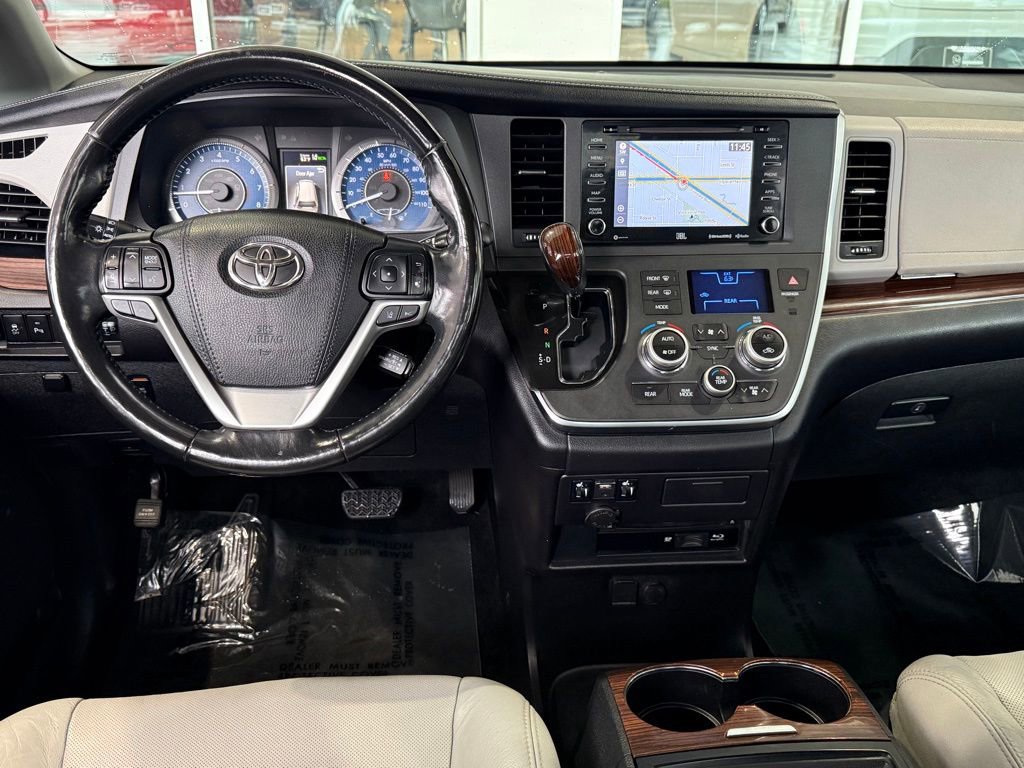 Used 2018 Toyota Sienna Limited Premium w/ Carpet Mat Package image 34