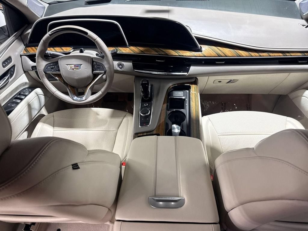 Used 2023 Cadillac Escalade Premium Luxury Platinum AWD/4WD image 28