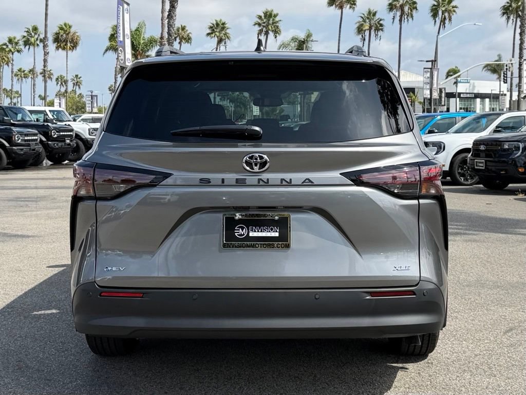 Used 2026 Toyota Sienna XLE FWD image 7