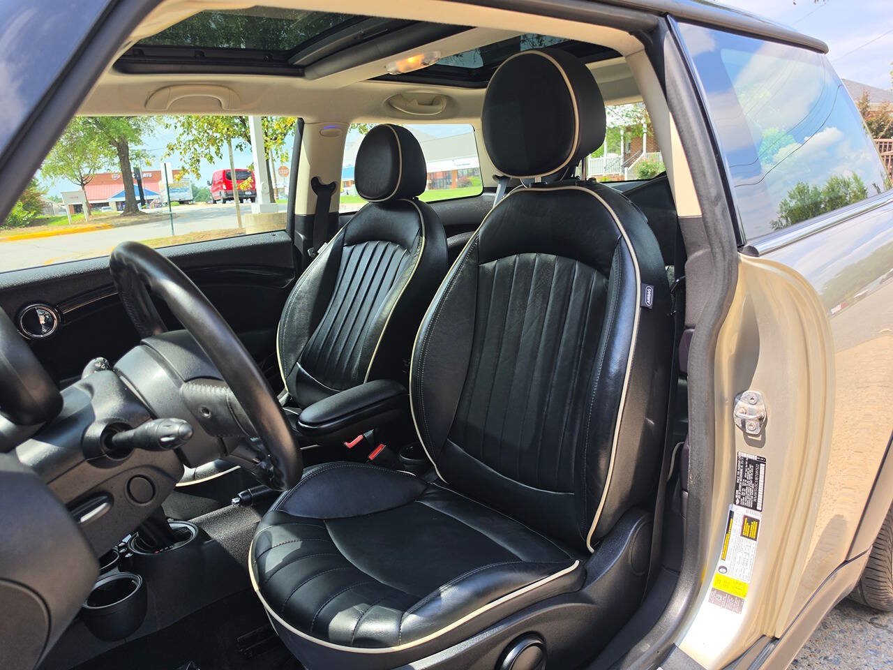 Used 2011 MINI Cooper Hardtop FWD image 8