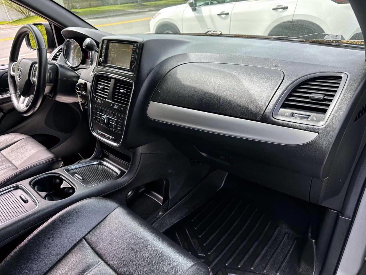 Used 2018 Dodge Grand Caravan GT FWD image 8