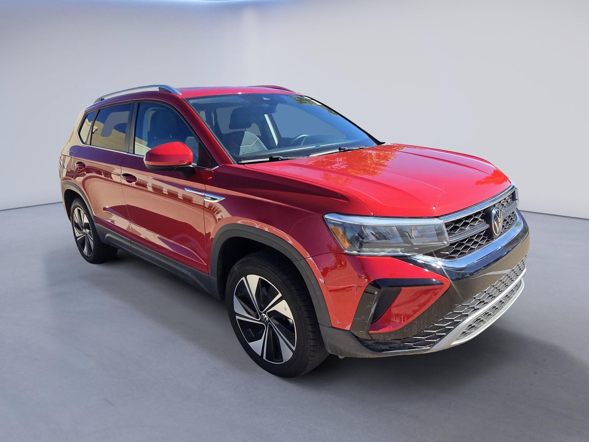 Used 2024 Volkswagen Taos SE w/ Panoramic Sunroof Package AWD/4WD image 8