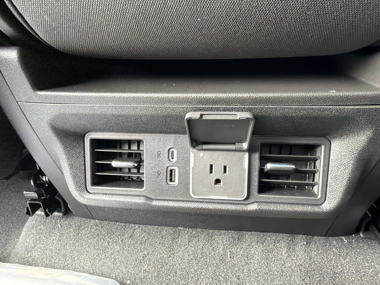 New 2026 GMC Sierra 1500 SLE w/ Preferred Package image 30