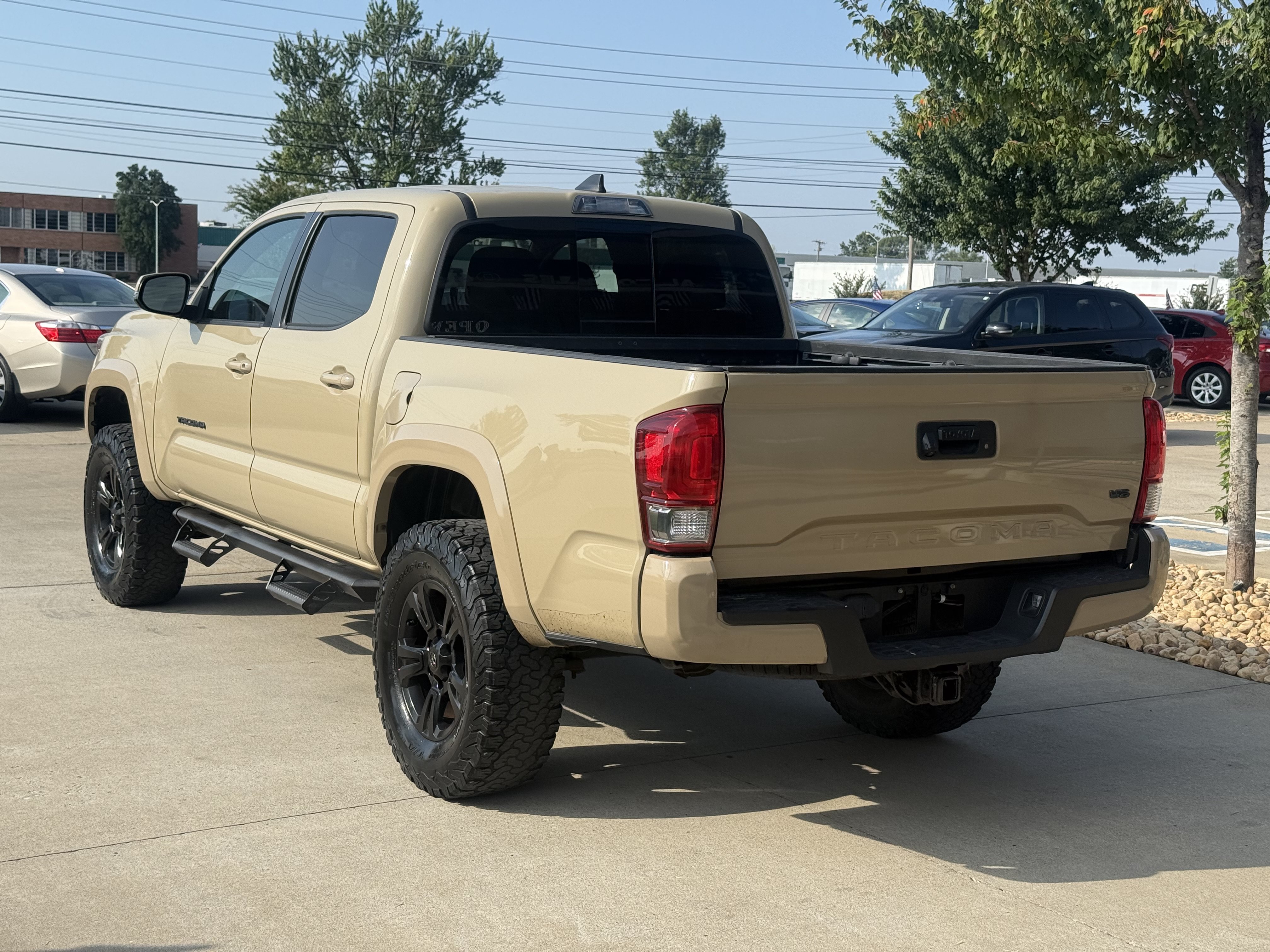 Used 2017 Toyota Tacoma TRD Sport w/ Tow Package (A/T) AWD/4WD image 5