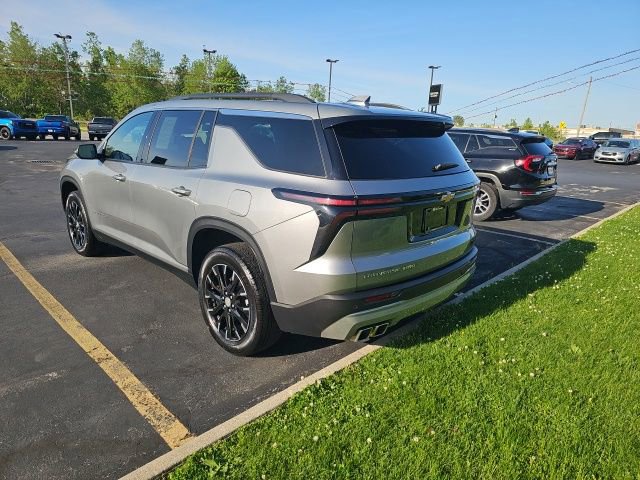 Used 2025 Chevrolet Traverse LT w/ Sun and Wheel Package AWD/4WD image 5