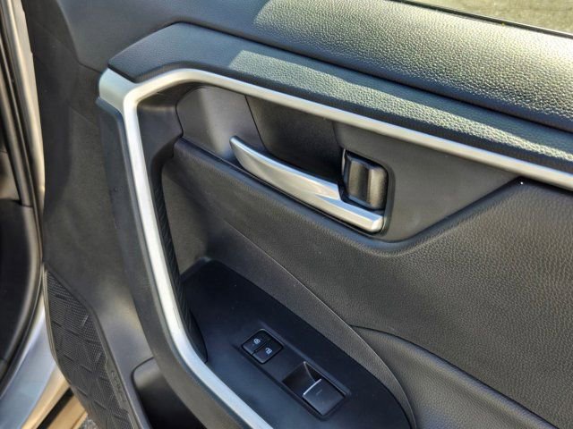 Used 2025 Toyota RAV4 XLE image 28