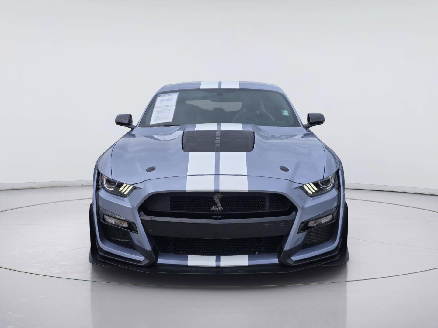 Used 2022 Ford Mustang Shelby GT500 w/ Carbon Fiber Track Pack RWD image 2