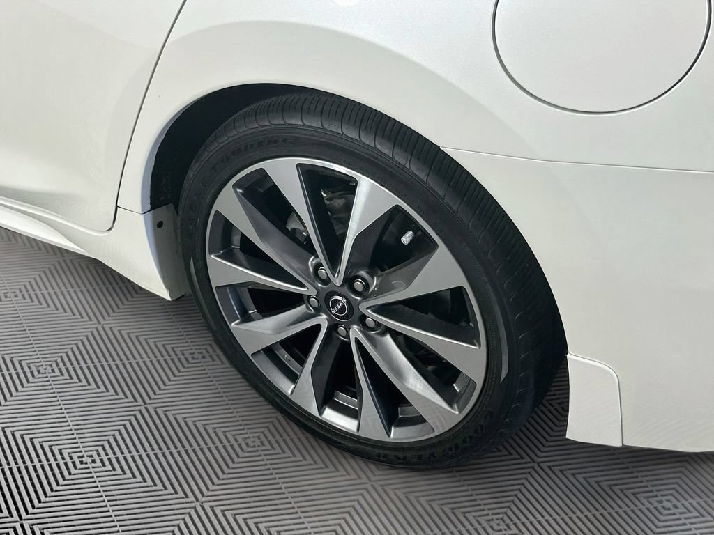 Certified 2023 Nissan Maxima Platinum w/ Sport Mat Group FWD image 40