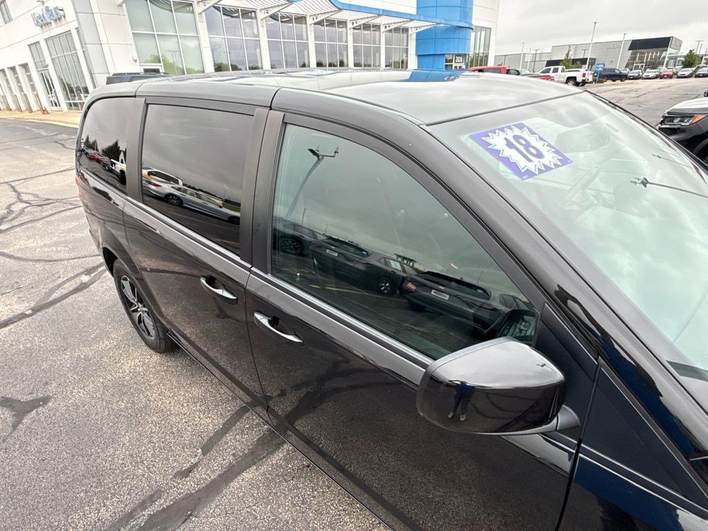Used 2018 Dodge Grand Caravan SE FWD image 14