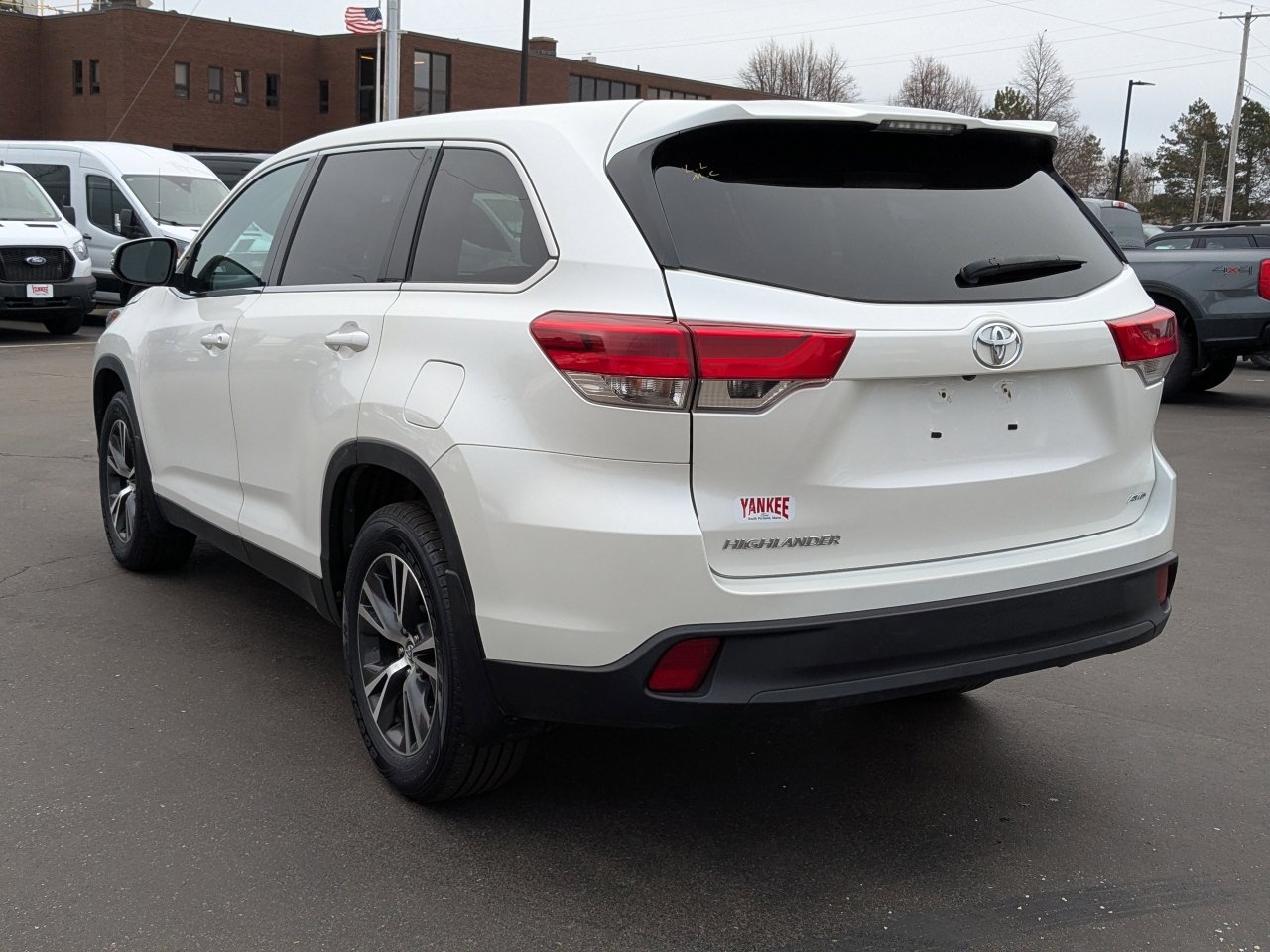 Used 2019 Toyota Highlander LE image 6