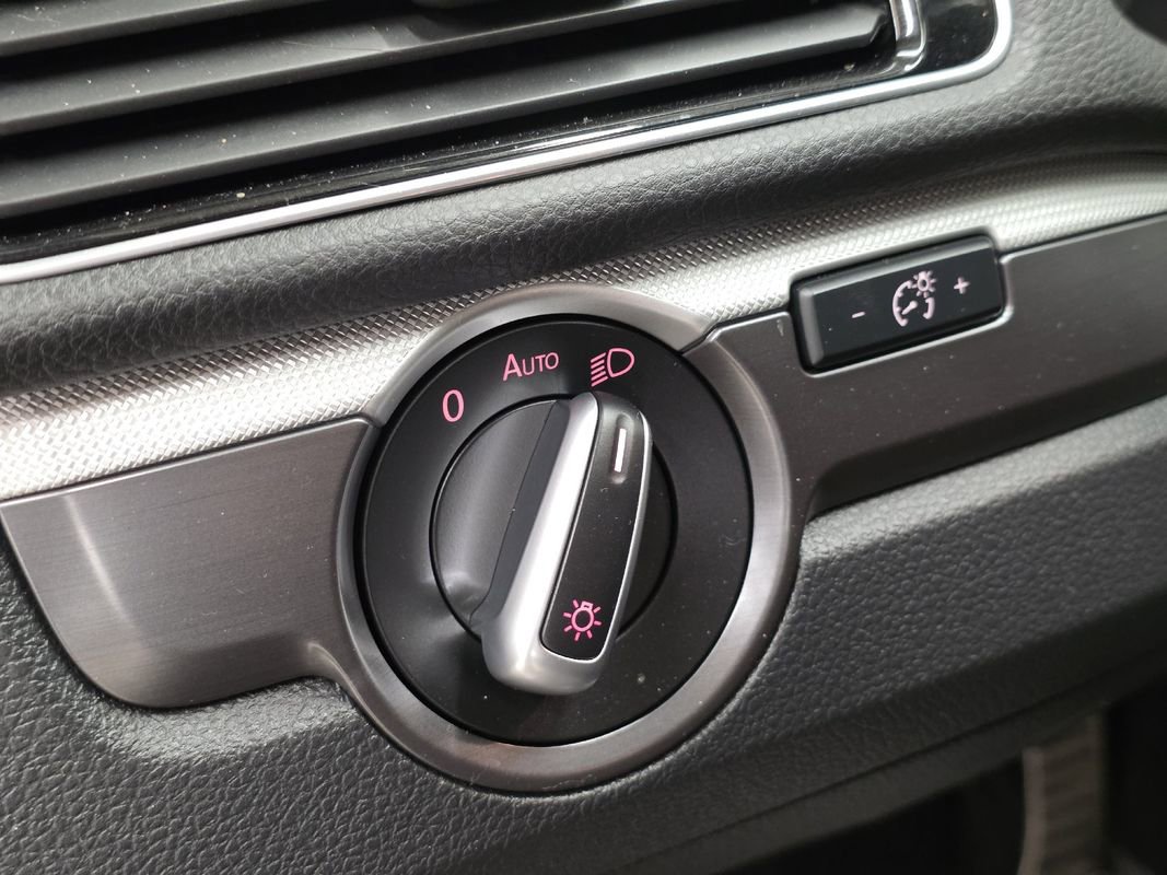 Used 2017 Volkswagen Passat 1.8T R-Line w/ R-Line Lighting Package image 34