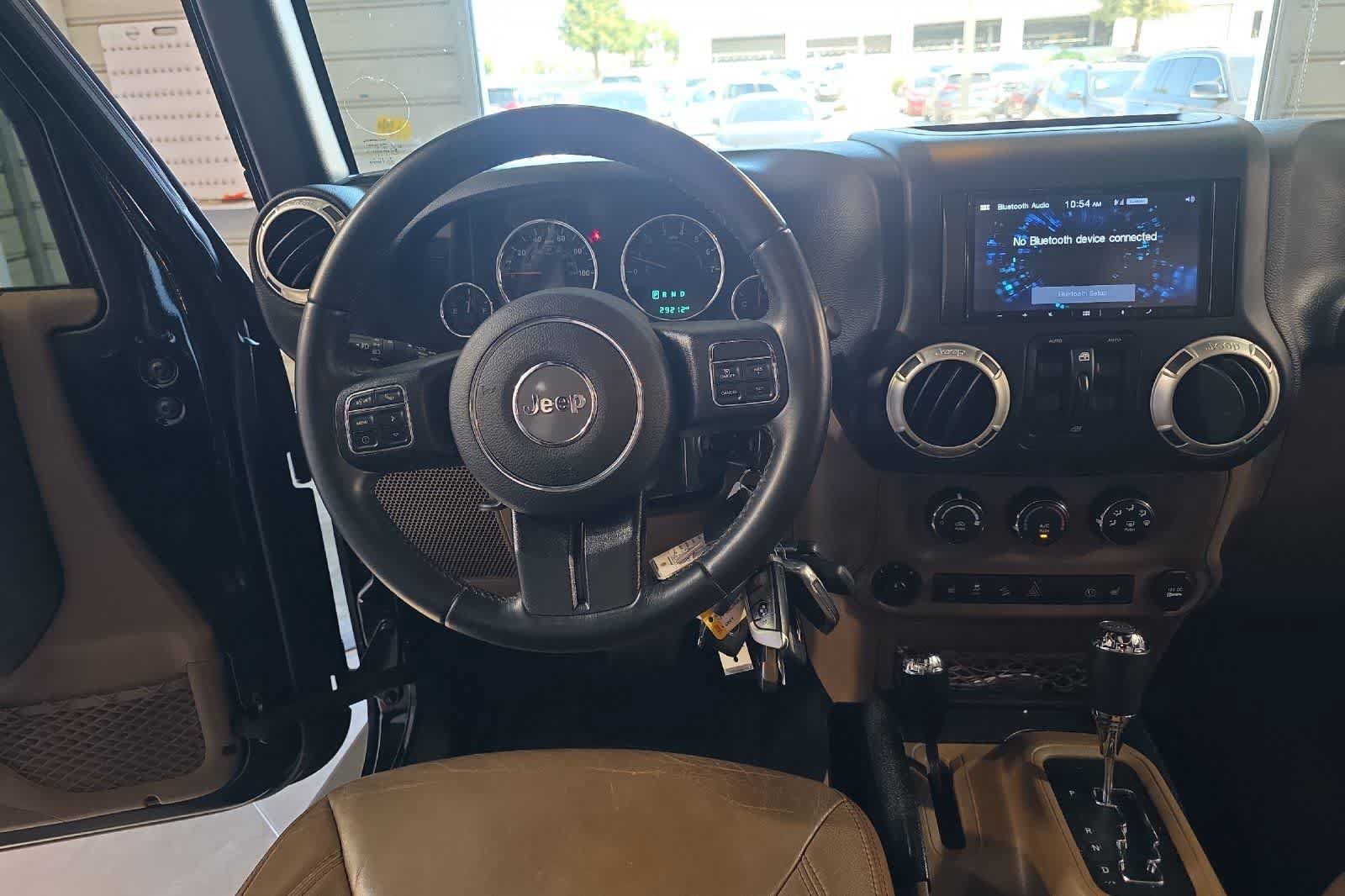Used 2017 Jeep Wrangler Unlimited Sahara w/ Connectivity Group AWD/4WD image 16