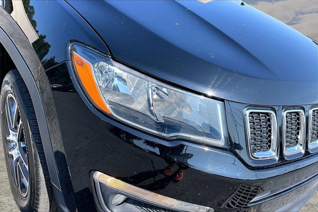 Used 2020 Jeep Compass Latitude FWD image 32