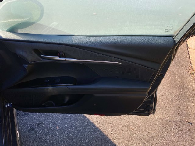 Used 2025 Toyota Camry SE w/ Convenience Package FWD image 34