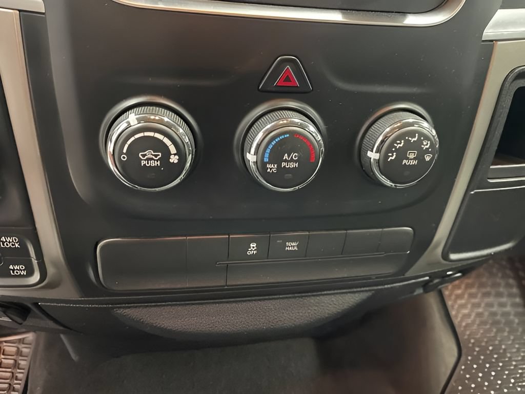 Used 2017 RAM 1500 Classic SLT AWD/4WD image 12