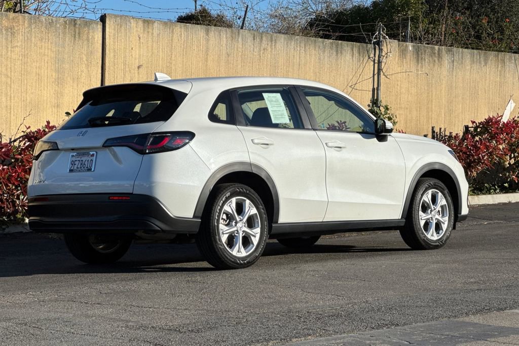 Used 2023 Honda HR-V LX image 3